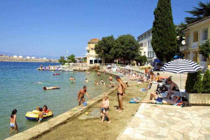 Hotel Adriatic Omišalj Buitenkant foto