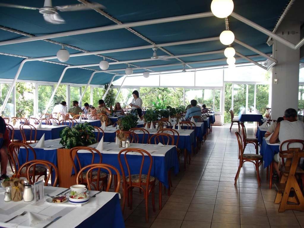 Hotel Adriatic Omišalj Buitenkant foto