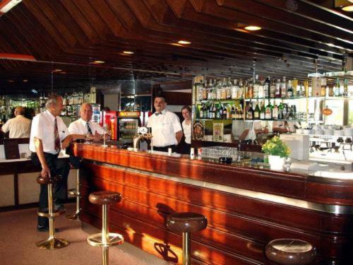 Hotel Adriatic Omišalj Buitenkant foto