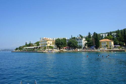 Hotel Adriatic Omišalj Buitenkant foto