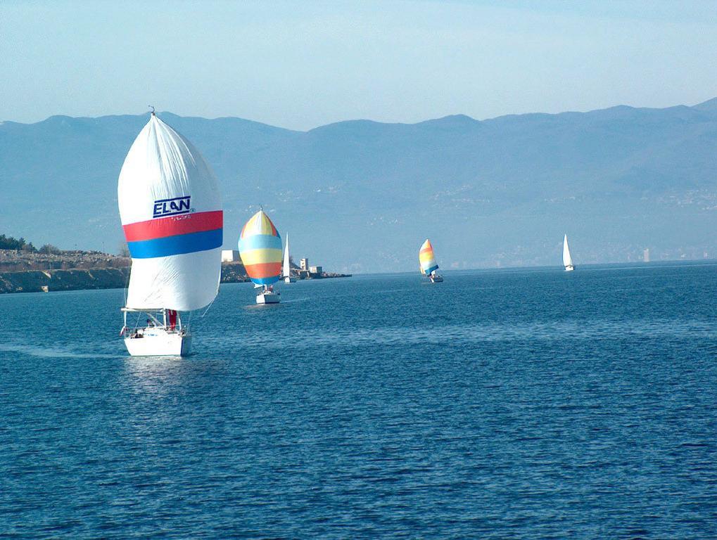 Hotel Adriatic Omišalj Buitenkant foto
